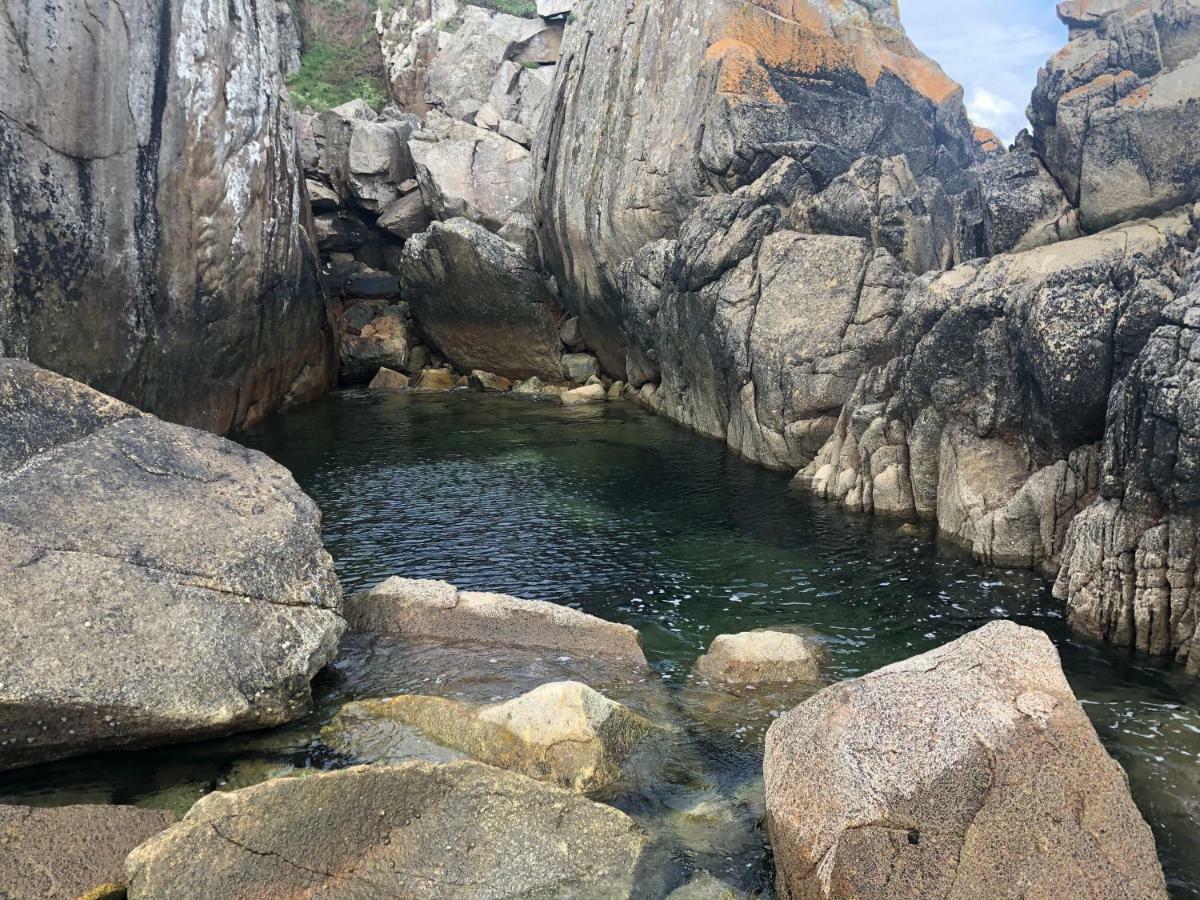 Les Fous De Bassans Bed & Breakfast Poullan-sur-Mer Ngoại thất bức ảnh
